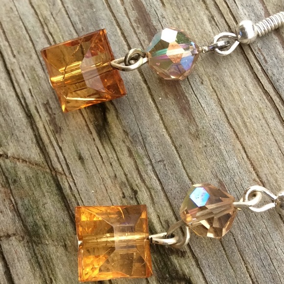 Pretty Little Dangly Earrings - Picture 3 of 4